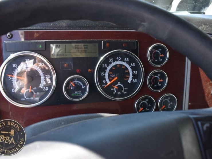 2020-western-star-5700xe-image-58