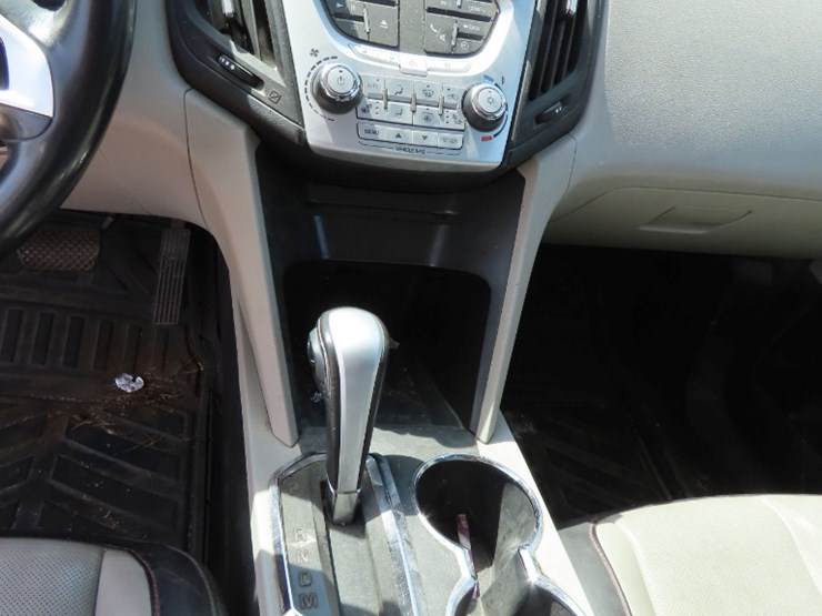 2010-chevrolet-quinox-4dr-image-9