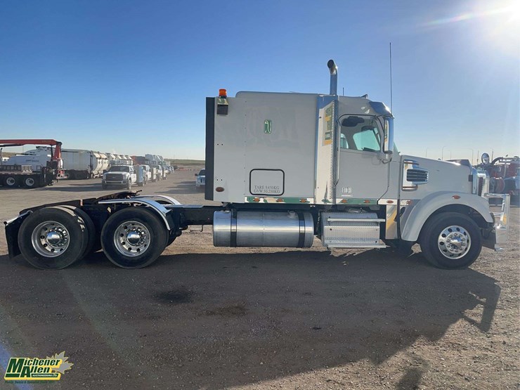 2014-freightliner-coronado-122-sd-image-5