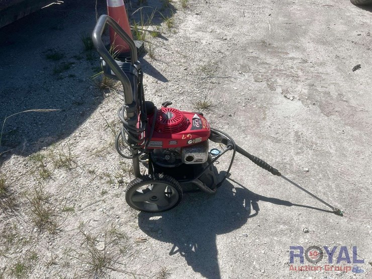 black-max-2.3gpm-portable-pressure-washer-image-4