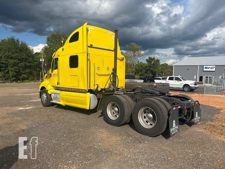 peterbilt-384-image-66