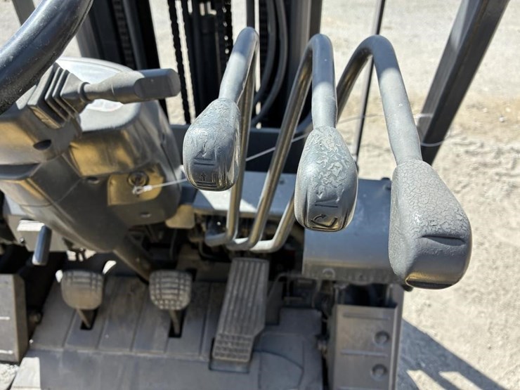 2004-komatsu-c30axps-forklift-image-18