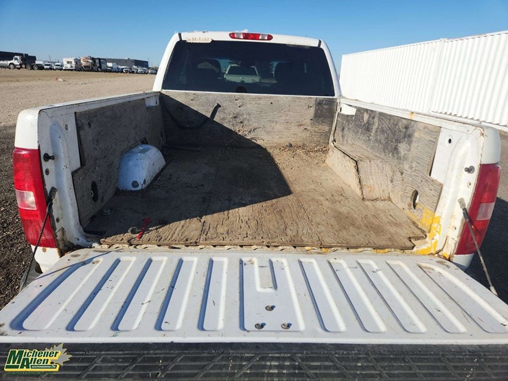 2012-chevrolet-silverado-1500-image-21