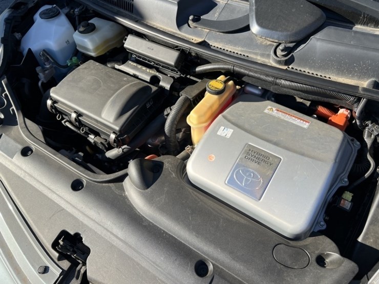 2005-toyota-prius-hybrid-sedan-image-12