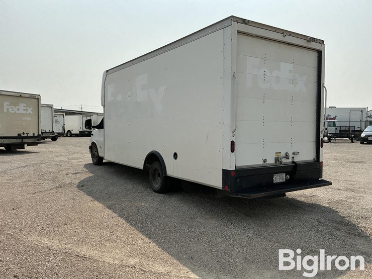 2019-gmc-savana-4500-2wd-box-delivery-van-image-7