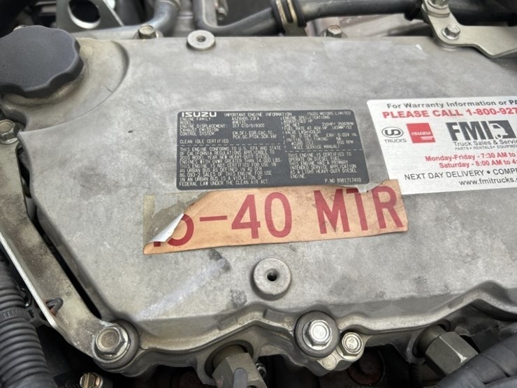 2011-isuzu-nrr-image-11