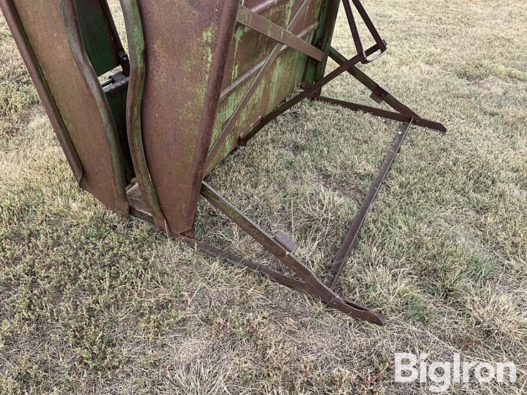 calf-cradle-squeeze-chute-image-10