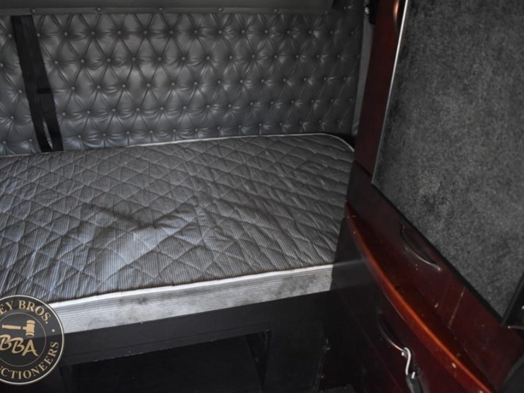 2020-western-star-5700xe-image-62
