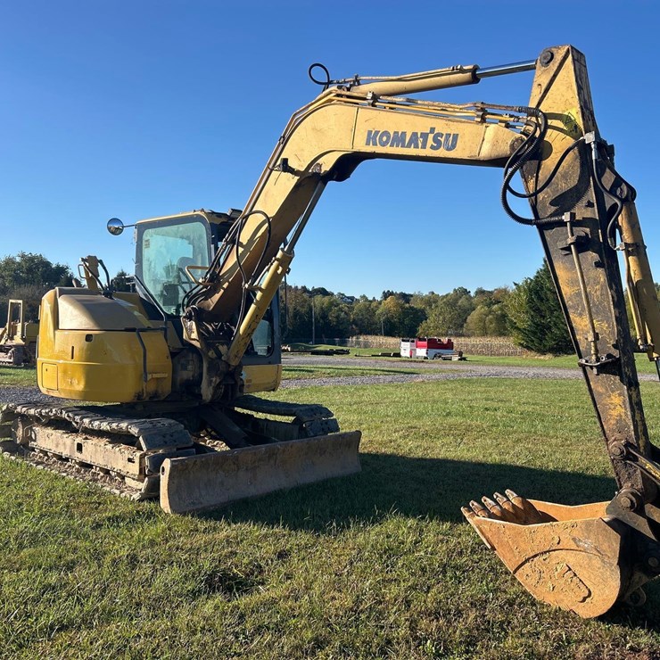 KOMATSU PC88MR-8