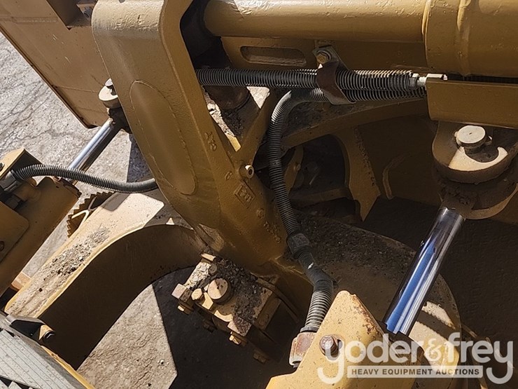 2011-caterpillar-d6k-lgp-image-9