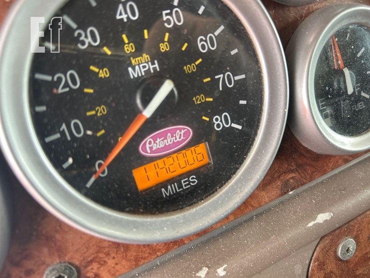 peterbilt-384-image-50