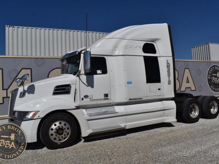 2020-western-star-5700xe-image-11