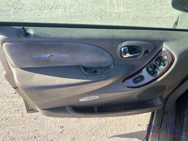 2003chrysler-town-&amp;-country-van-image-15
