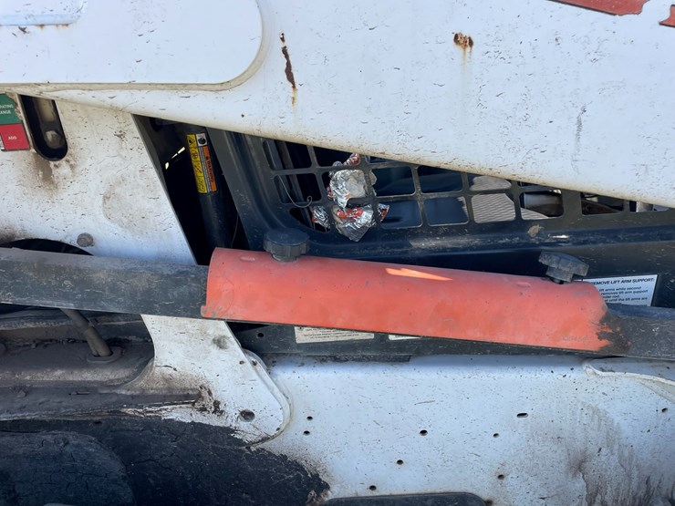 2012-bobcat-s750-image-15