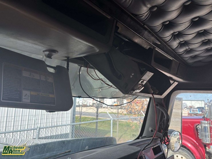 2013-kenworth-w900-image-18