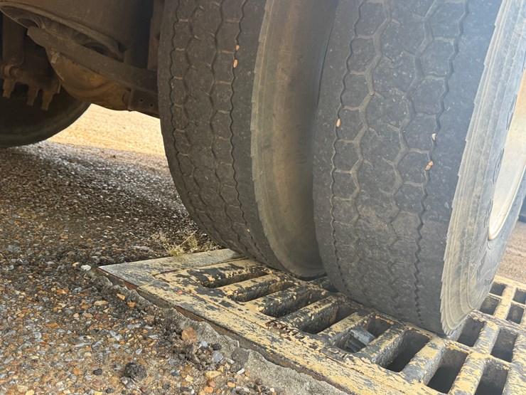 2015-ford-f650-image-13