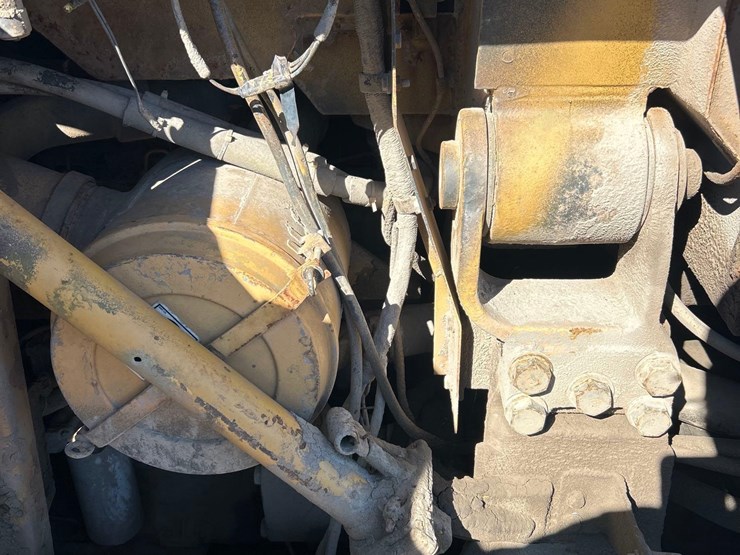 caterpillar-973-image-15