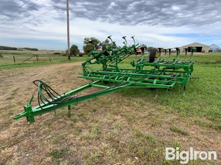 john-deere-1010-image-1