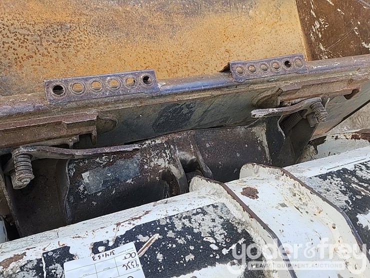 2005-bobcat-s130-image-8