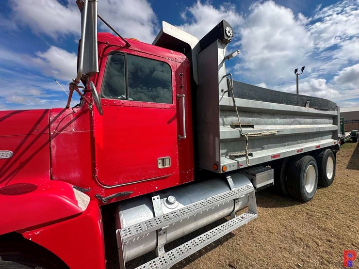 1992-freightliner-fld120-image-6