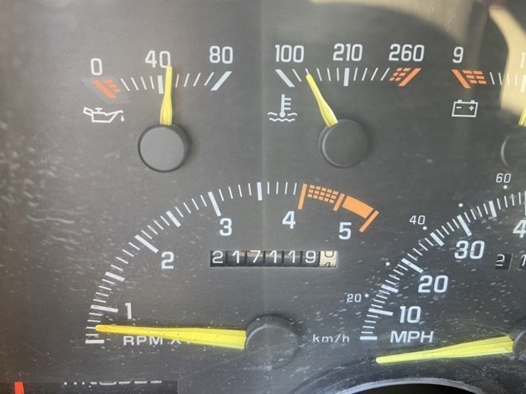 1994-chevrolet-suburban-image-13