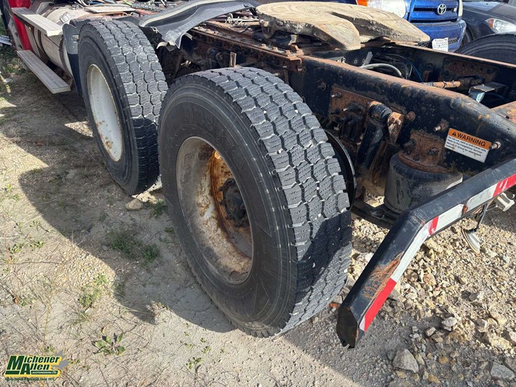 non-operable-2016-freightliner-cascadia-t/a-day-cab-tractor-image-8