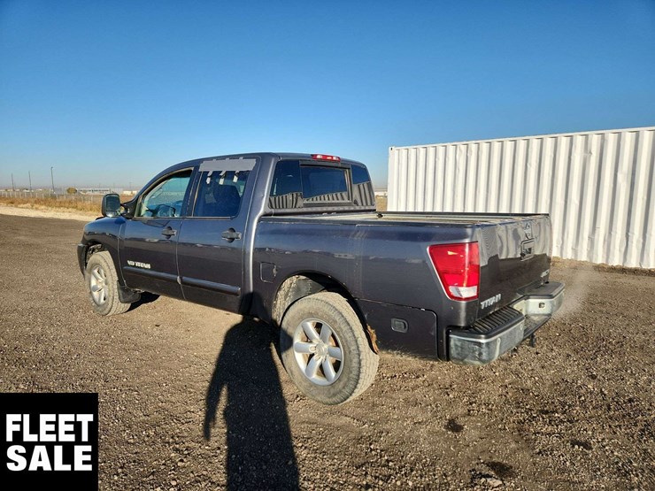 2013-nissan-titan-image-2
