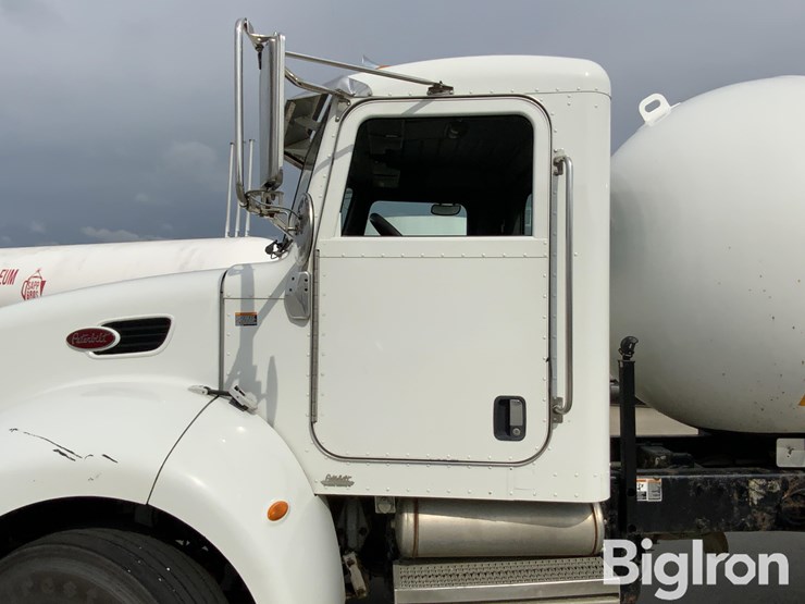2010-peterbilt-335-image-13