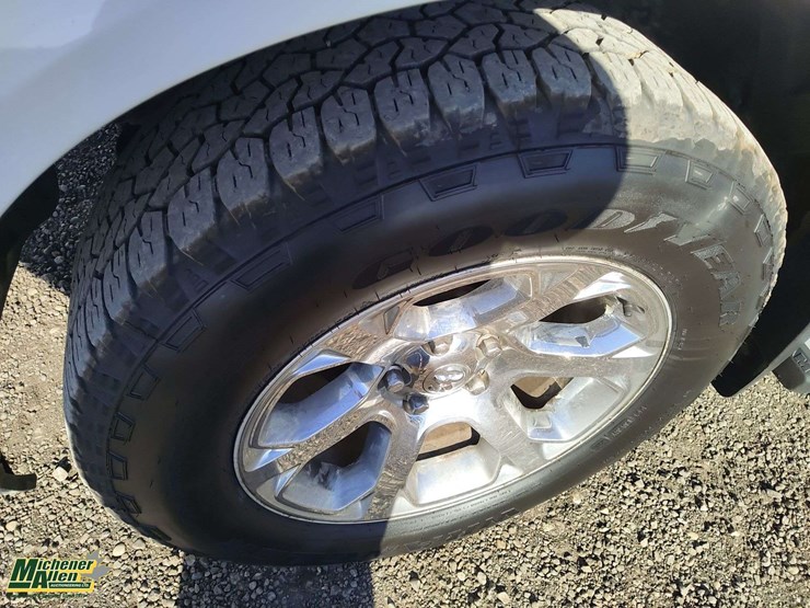 2017-ram-1500-laramie-image-30