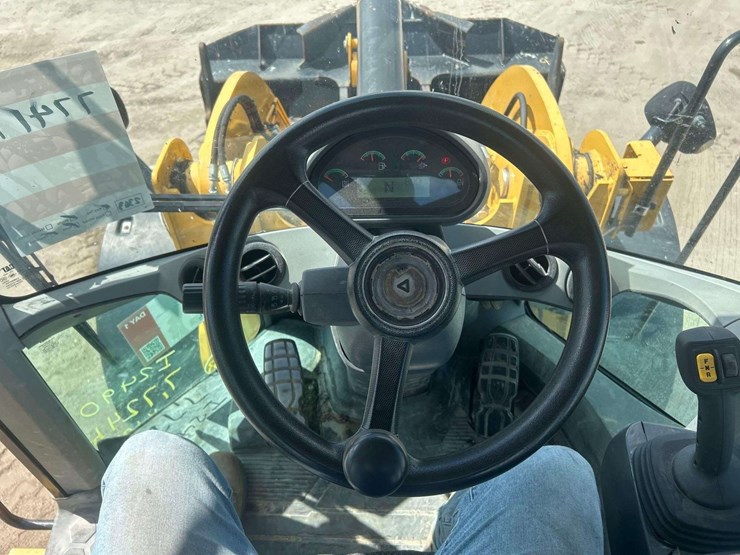 2016-caterpillar-930m-image-11
