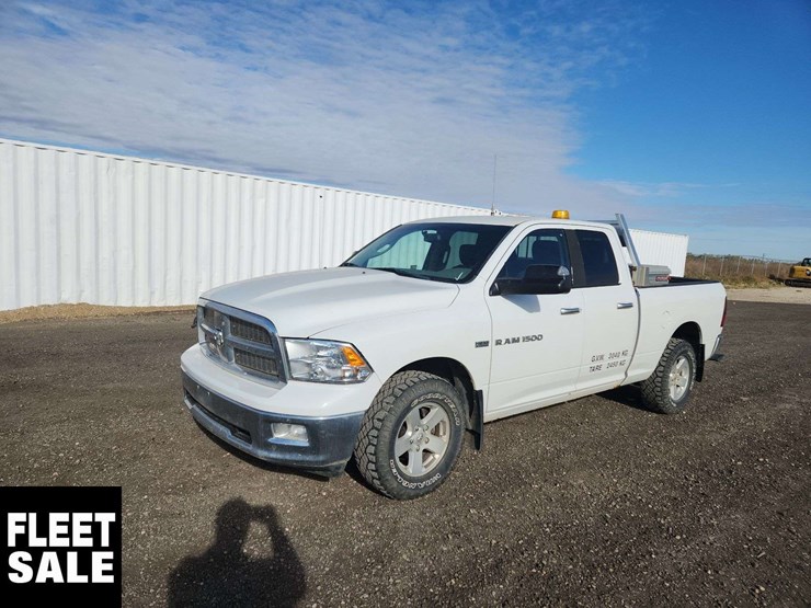 2012-ram-1500-slt-image-1