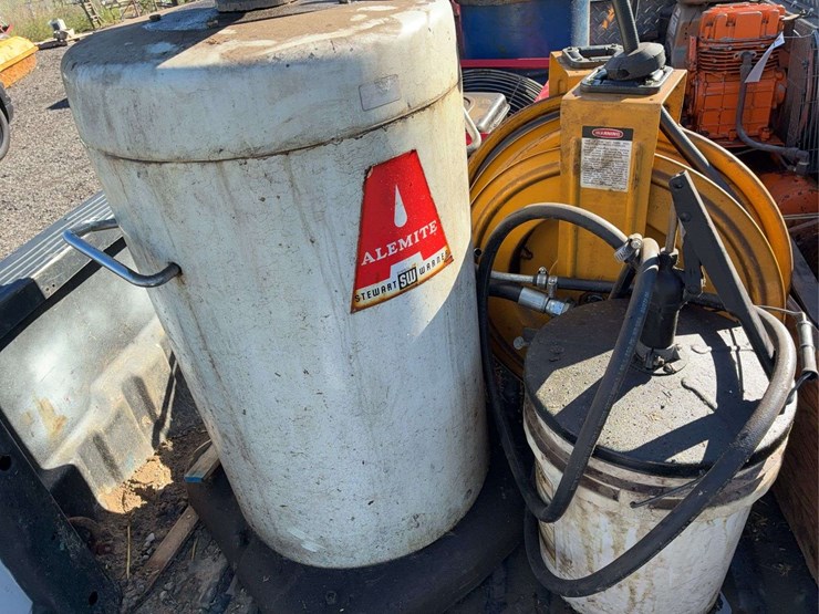 oil-and-grease-drums-with-pumps-2-rotary-style-fluid-pumps-2-hose-reels-unknown-condition-image-1