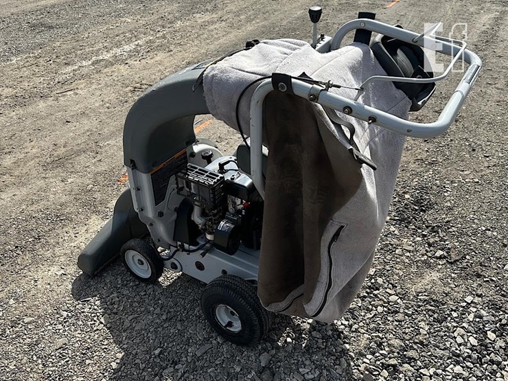 white-yard-boss-950-chipper/-vac-136-image-5