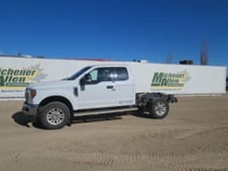 2018-ford-f350-image-40