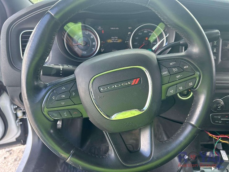 2016-dodge-charger-sedan-image-13
