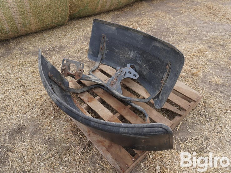 new-holland-super-steer-front-mfwa-fenders-image-3