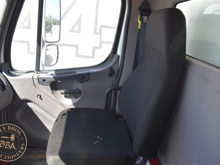 2022-freightliner-business-class-m2-100-image-61