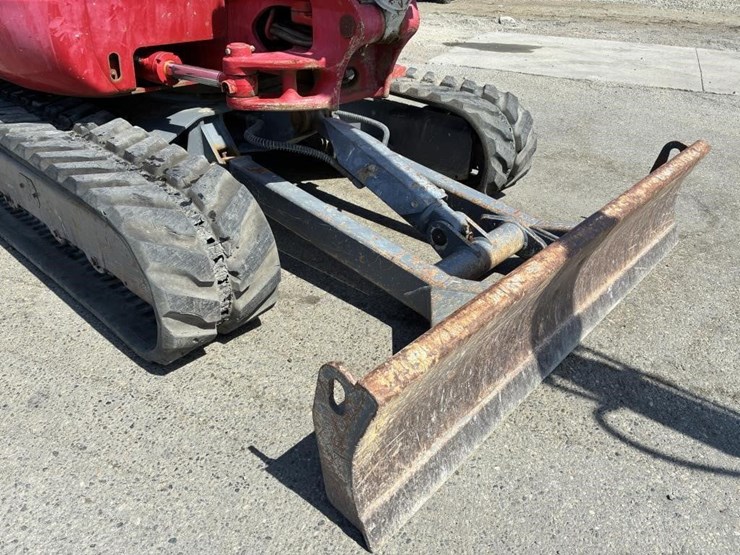 2019-takeuchi-tb240-image-7