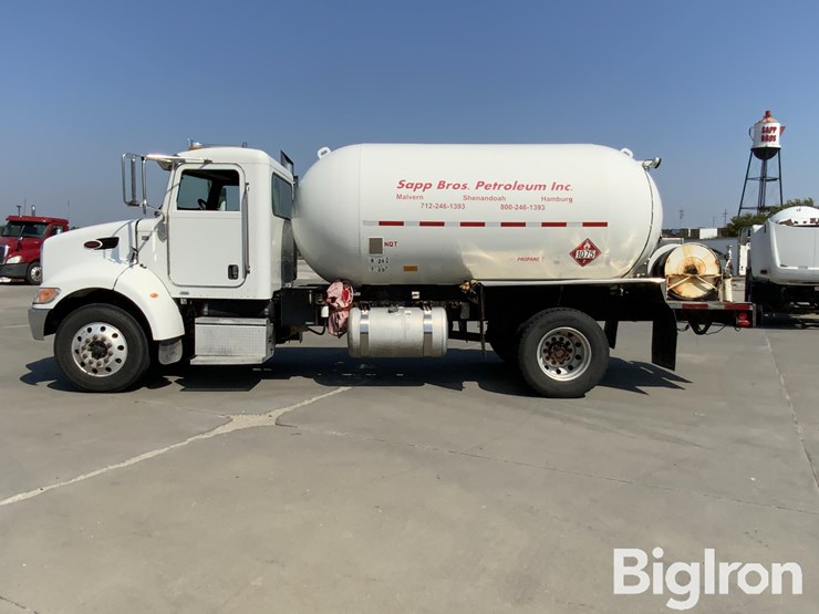 2010-peterbilt-335-image-8