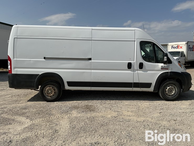 2021-dodge-3500-image-3