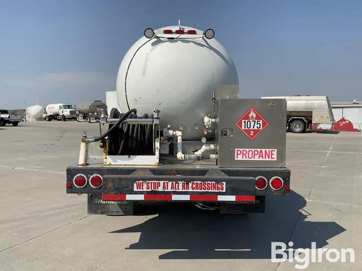 2010-peterbilt-335-image-6