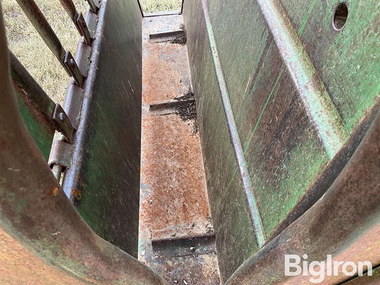 calf-cradle-squeeze-chute-image-11