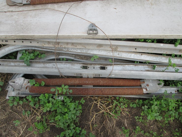 #5064-•-10'-used-garage-door-image-3