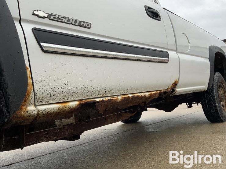 2004-chevrolet-silverado-2500-image-13