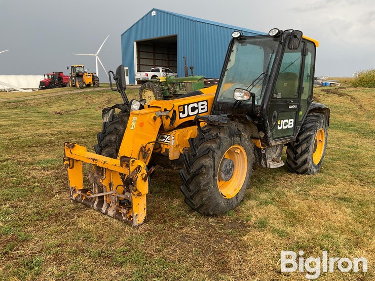 2014-jcb-526-56-image-1