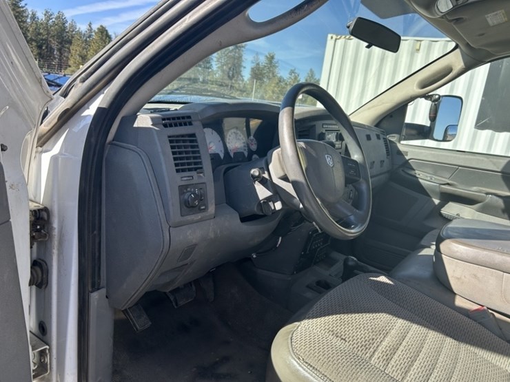 2009-dodge-ram-5500-image-18