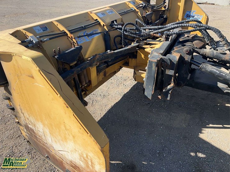 2015-john-deere-6125m-image-17