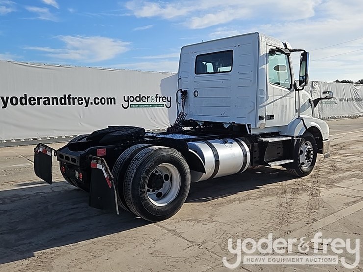 2018-volvo-10-image-4