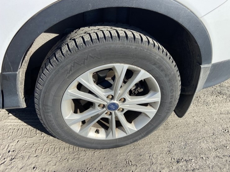 2017-ford-escape-se-image-30