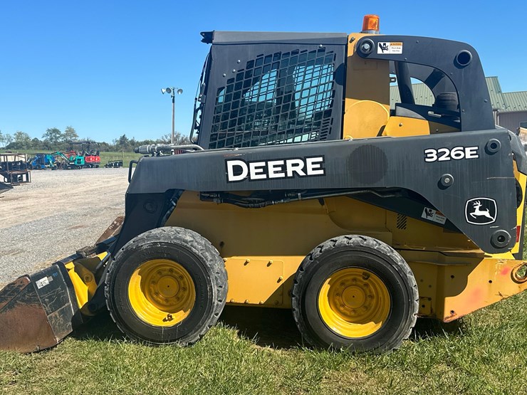 2016-deere-326e-image-7